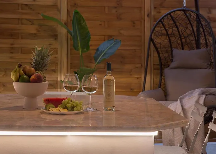 Luxury Apartment With Jacuzzi Close To Acropolis - Living Stone Zircon