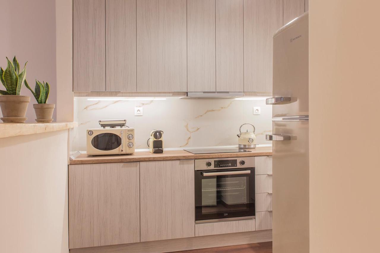 Luxury With Jacuzzi Close To Acropolis - Living Stone Zircon Apartment *